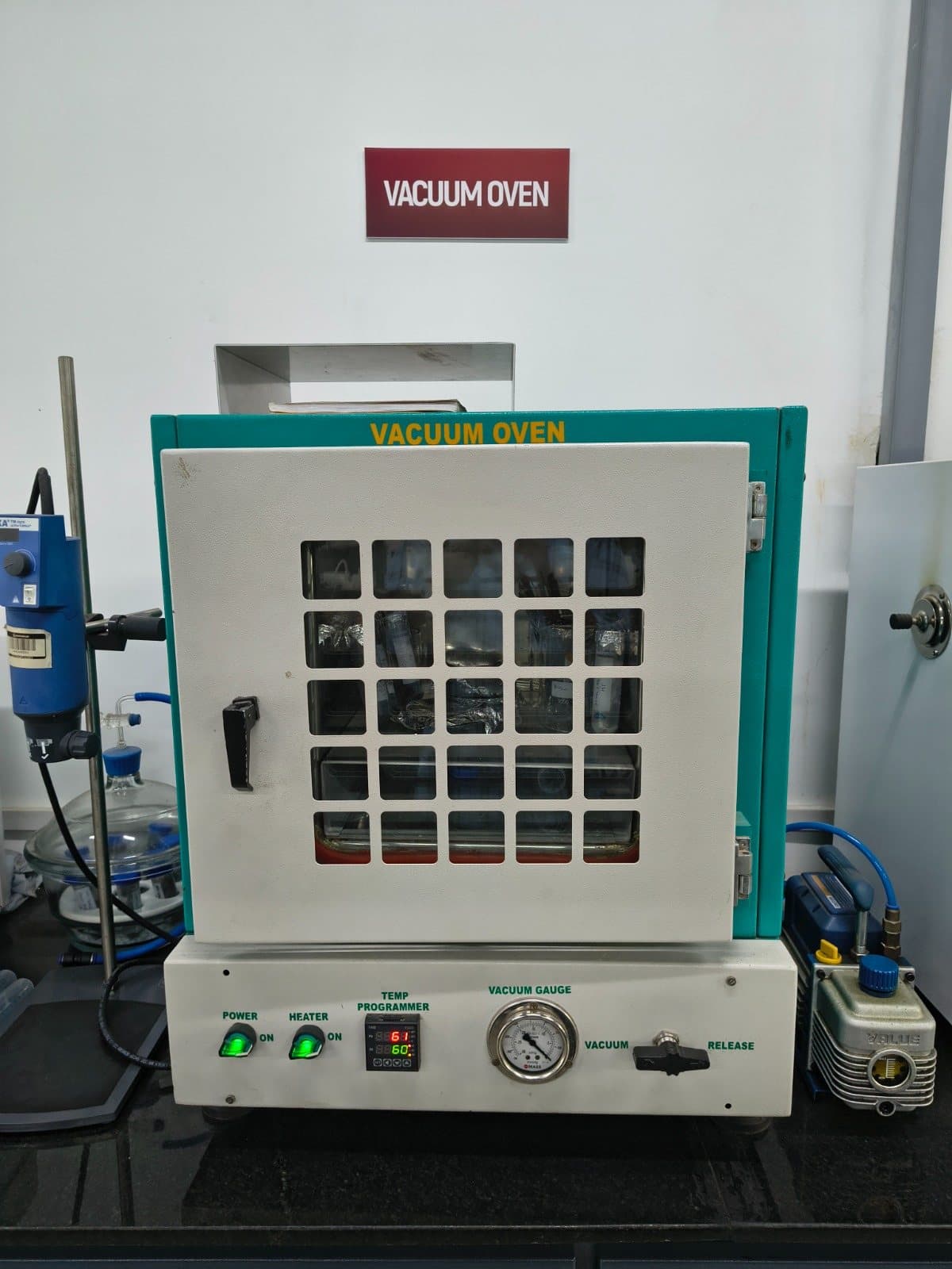 Vacuum Oven in the Research Hub lab